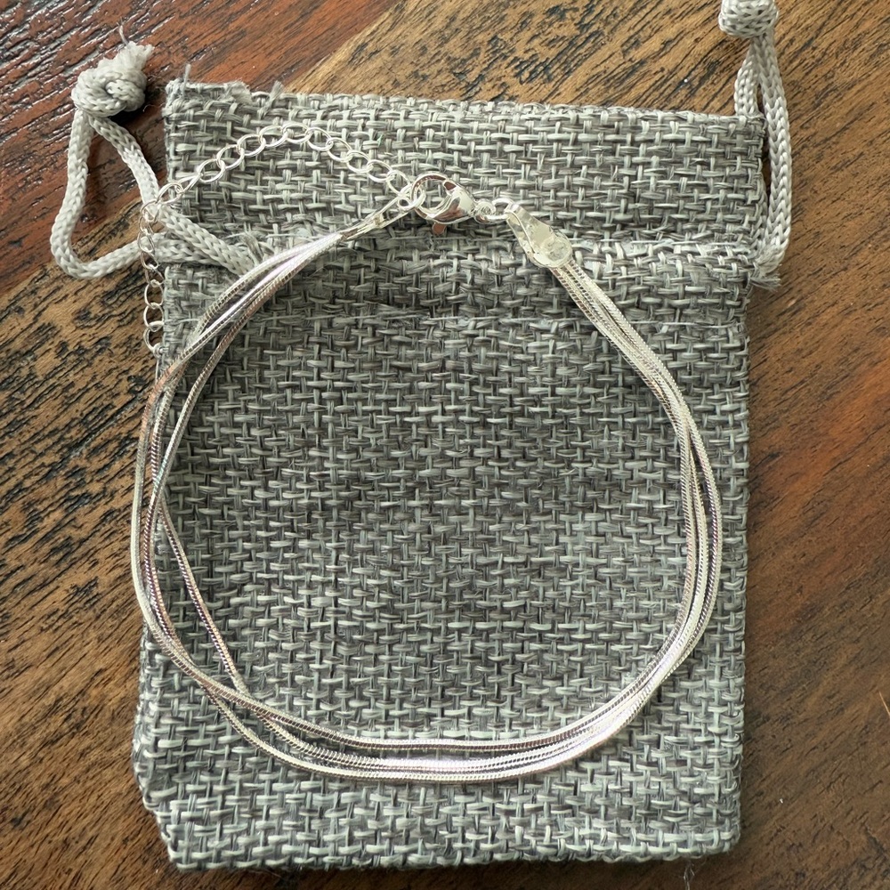 Silver anklet with giftbag